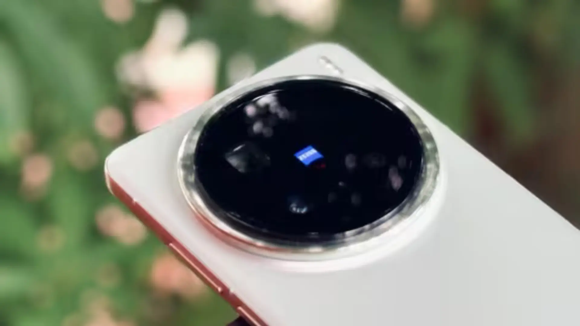 Vivo X300 Pro 5G to Feature 200MP Telephoto Camera with Zeiss Optics and AI Enhancements